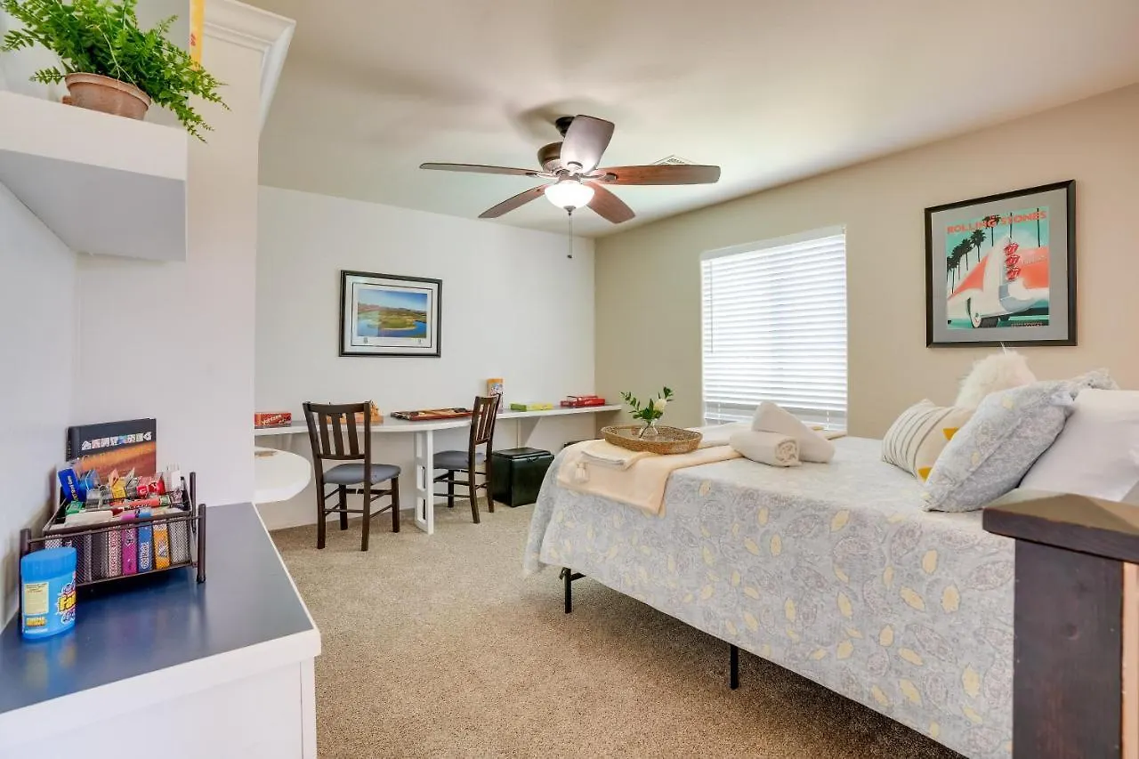 Holiday home Spacious Goodyear Home With Hot Tub And Pool! Liberty